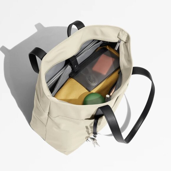 AWAY - The Everywhere Tote Salt White Colour - Picture 4 of 7